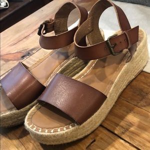 Universal thread (target) espadrille 7.5